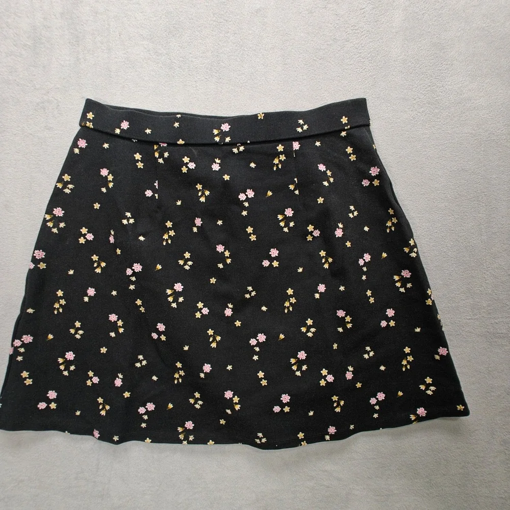 LOFT‎ Ditsy Floral Mini Skirt Womens M Stretch Whimigoth Dainty Dark Romantic